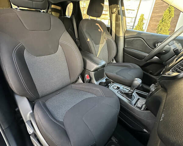 Черный Джип Чероки, объемом двигателя 2.36 л и пробегом 35 тыс. км за 17150 $, фото 16 на Automoto.ua