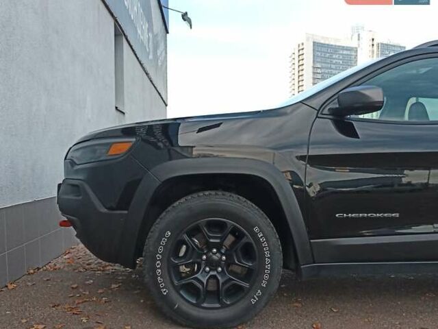 Черный Джип Чероки, объемом двигателя 3.24 л и пробегом 77 тыс. км за 21500 $, фото 3 на Automoto.ua