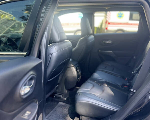 Черный Джип Чероки, объемом двигателя 0 л и пробегом 39 тыс. км за 19400 $, фото 9 на Automoto.ua