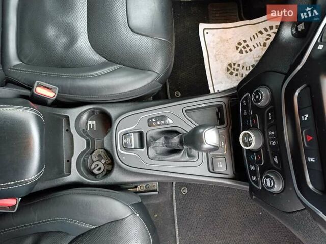 Чорний Джип Cherokee, об'ємом двигуна 3.24 л та пробігом 122 тис. км за 17500 $, фото 3 на Automoto.ua