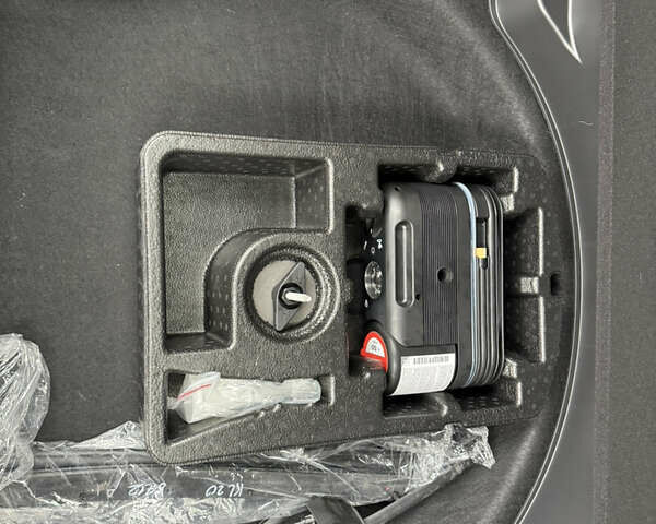 Черный Джип Чероки, объемом двигателя 2 л и пробегом 43 тыс. км за 19999 $, фото 22 на Automoto.ua