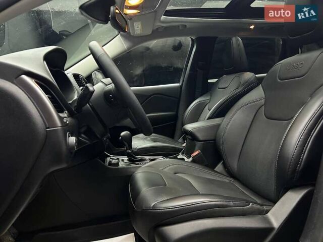 Чорний Джип Cherokee, об'ємом двигуна 3.2 л та пробігом 9 тис. км за 26000 $, фото 6 на Automoto.ua