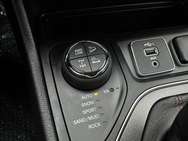 Черный Джип Чероки, объемом двигателя 3.2 л и пробегом 99 тыс. км за 19250 $, фото 21 на Automoto.ua