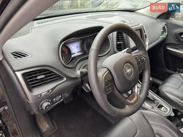 Черный Джип Чероки, объемом двигателя 2 л и пробегом 43 тыс. км за 19999 $, фото 35 на Automoto.ua
