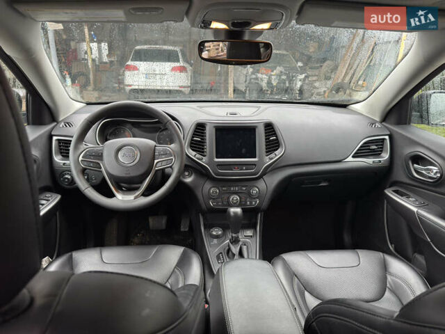 Черный Джип Чероки, объемом двигателя 2 л и пробегом 43 тыс. км за 19999 $, фото 28 на Automoto.ua