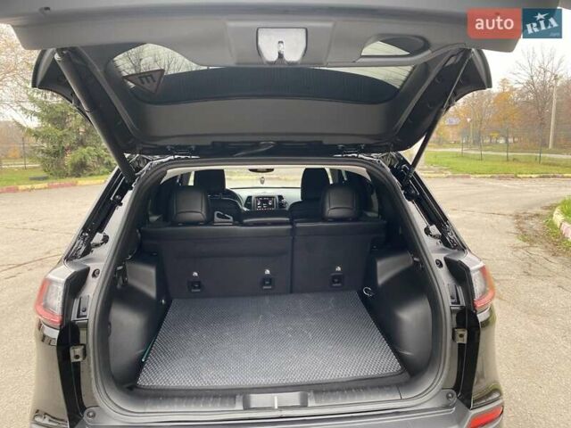 Черный Джип Чероки, объемом двигателя 3.24 л и пробегом 52 тыс. км за 26500 $, фото 11 на Automoto.ua