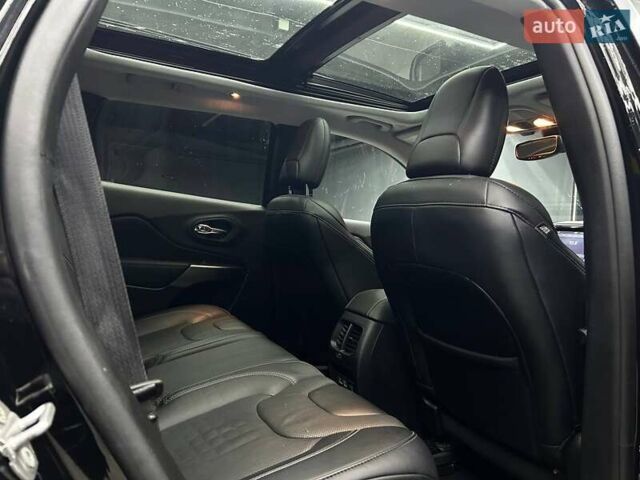 Чорний Джип Cherokee, об'ємом двигуна 3.2 л та пробігом 9 тис. км за 26000 $, фото 15 на Automoto.ua