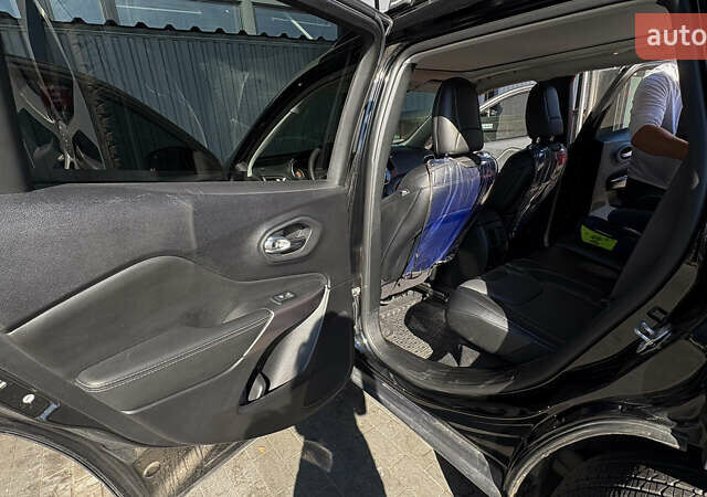 Джип Чероки 2022 в Киеве на Automoto.ua Черный Джип Чероки, объемом двигателя 3.24 л и пробегом 16 тыс. км за 23900 $, фото 40 на Automoto.ua