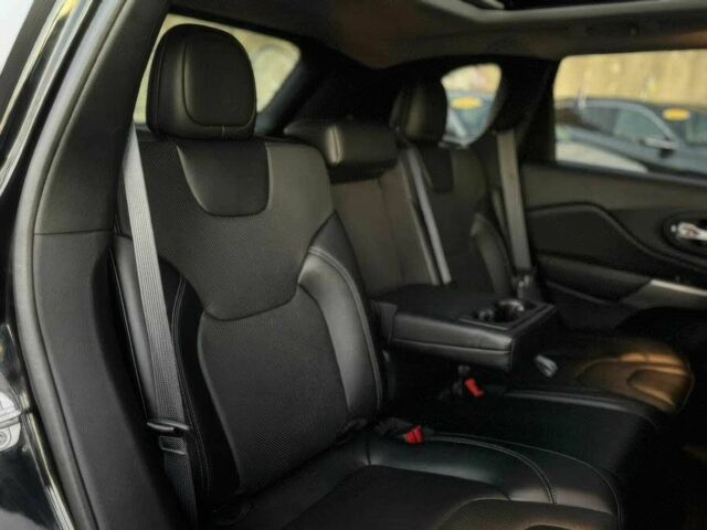 Черный Джип Чероки, объемом двигателя 3.2 л и пробегом 16 тыс. км за 9500 $, фото 13 на Automoto.ua