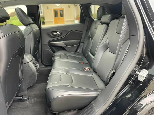 Черный Джип Чероки, объемом двигателя 2 л и пробегом 14 тыс. км за 12500 $, фото 11 на Automoto.ua