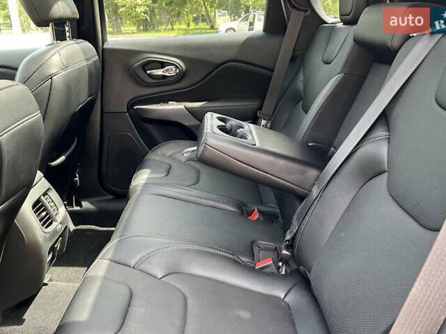 Черный Джип Чероки, объемом двигателя 3.24 л и пробегом 25 тыс. км за 20000 $, фото 10 на Automoto.ua