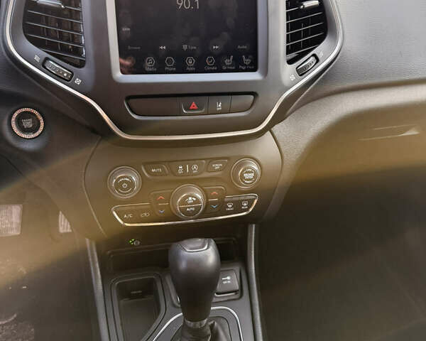 Чорний Джип Cherokee, об'ємом двигуна 3.24 л та пробігом 95 тис. км за 20500 $, фото 5 на Automoto.ua