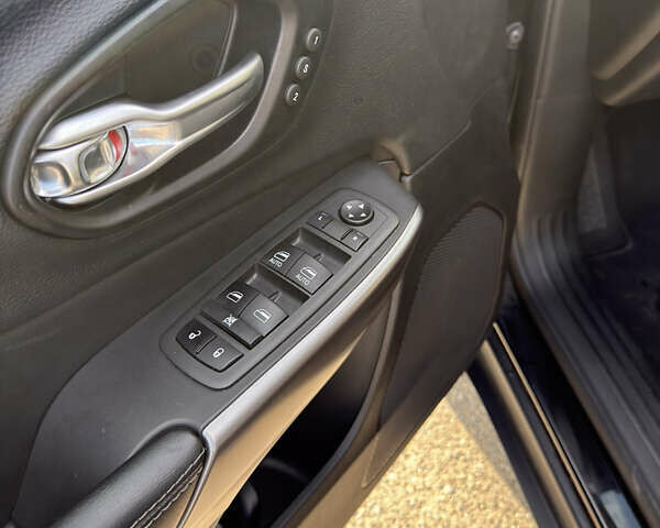 Черный Джип Чероки, объемом двигателя 3.24 л и пробегом 43 тыс. км за 24900 $, фото 18 на Automoto.ua