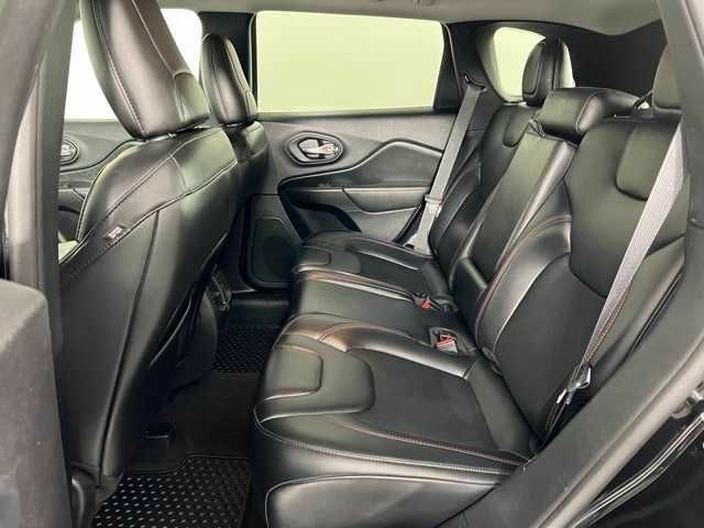 Черный Джип Чероки, объемом двигателя 3.2 л и пробегом 47 тыс. км за 19000 $, фото 14 на Automoto.ua