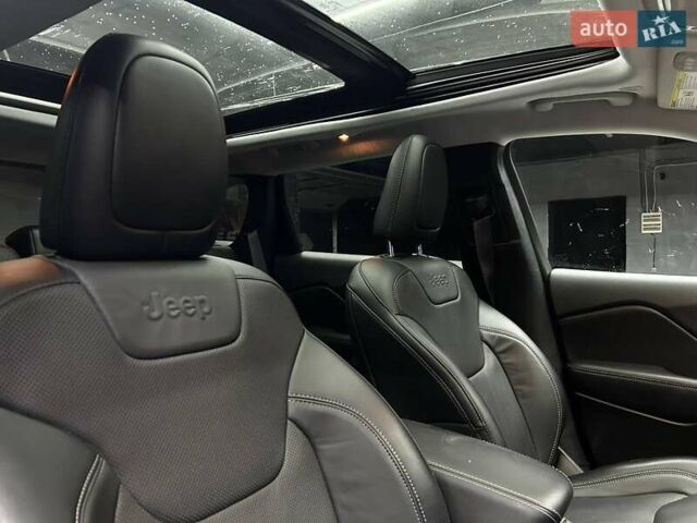 Чорний Джип Cherokee, об'ємом двигуна 3.2 л та пробігом 9 тис. км за 26000 $, фото 14 на Automoto.ua