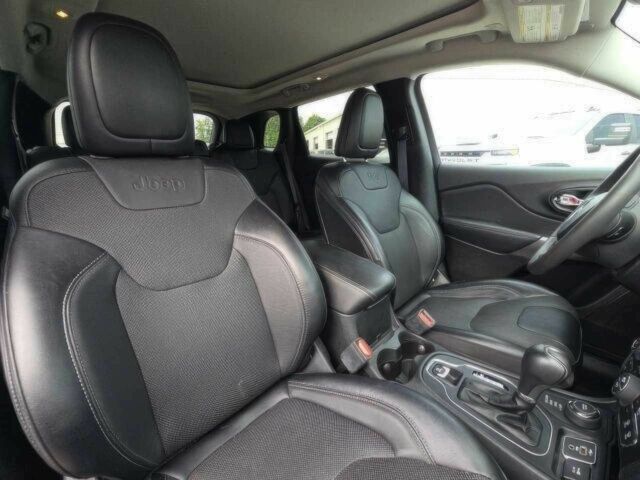 Чорний Джип Cherokee, об'ємом двигуна 3.2 л та пробігом 15 тис. км за 14500 $, фото 9 на Automoto.ua