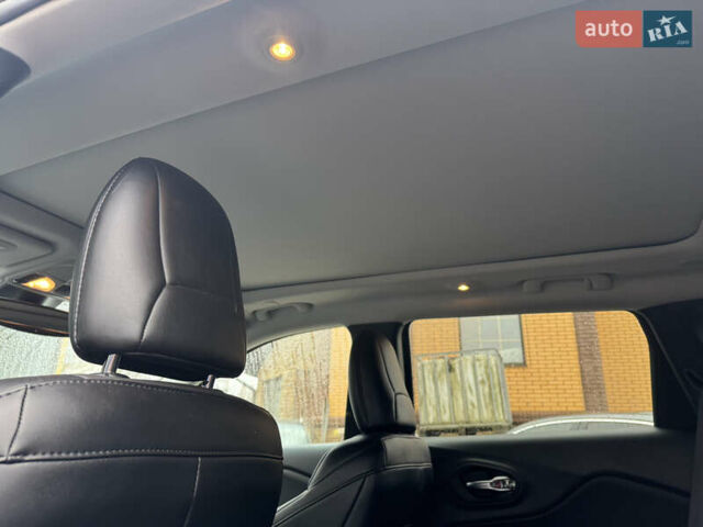 Черный Джип Чероки, объемом двигателя 2 л и пробегом 43 тыс. км за 19999 $, фото 24 на Automoto.ua