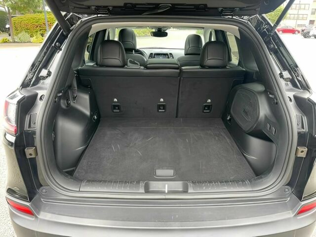 Черный Джип Чероки, объемом двигателя 2 л и пробегом 14 тыс. км за 12500 $, фото 13 на Automoto.ua