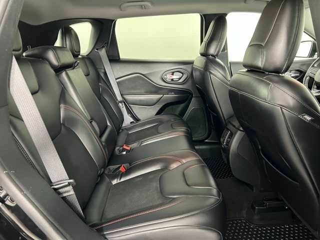 Черный Джип Чероки, объемом двигателя 3.2 л и пробегом 47 тыс. км за 19000 $, фото 12 на Automoto.ua