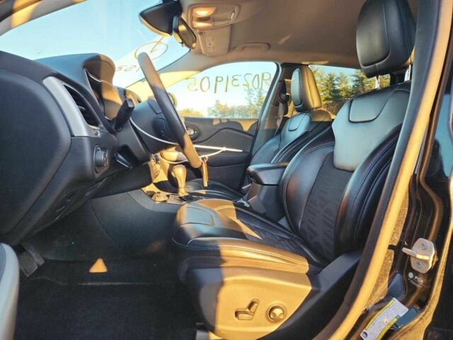 Чорний Джип Cherokee, об'ємом двигуна 3.2 л та пробігом 120 тис. км за 3900 $, фото 6 на Automoto.ua