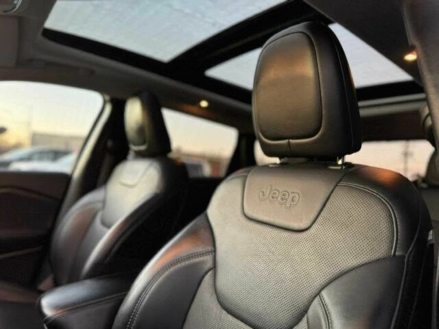 Черный Джип Чероки, объемом двигателя 3.2 л и пробегом 16 тыс. км за 9500 $, фото 10 на Automoto.ua