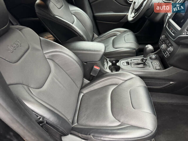 Черный Джип Чероки, объемом двигателя 2 л и пробегом 43 тыс. км за 19999 $, фото 39 на Automoto.ua