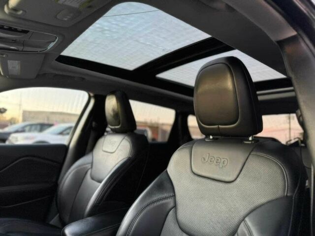 Черный Джип Чероки, объемом двигателя 3.2 л и пробегом 16 тыс. км за 9500 $, фото 6 на Automoto.ua