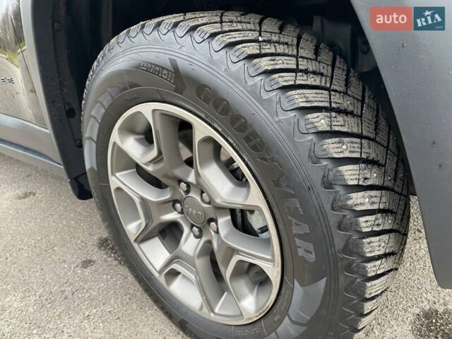 Черный Джип Чероки, объемом двигателя 3.24 л и пробегом 52 тыс. км за 26500 $, фото 8 на Automoto.ua