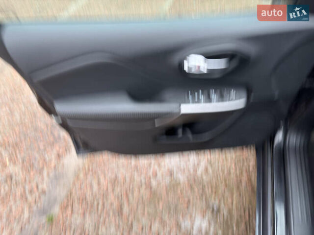 Черный Джип Чероки, объемом двигателя 2 л и пробегом 43 тыс. км за 19999 $, фото 33 на Automoto.ua