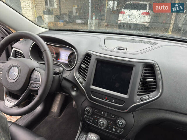 Черный Джип Чероки, объемом двигателя 2 л и пробегом 43 тыс. км за 19999 $, фото 32 на Automoto.ua