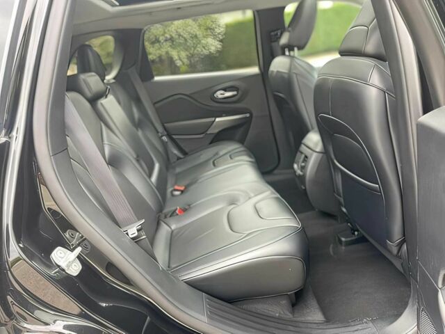 Черный Джип Чероки, объемом двигателя 2 л и пробегом 14 тыс. км за 12500 $, фото 12 на Automoto.ua