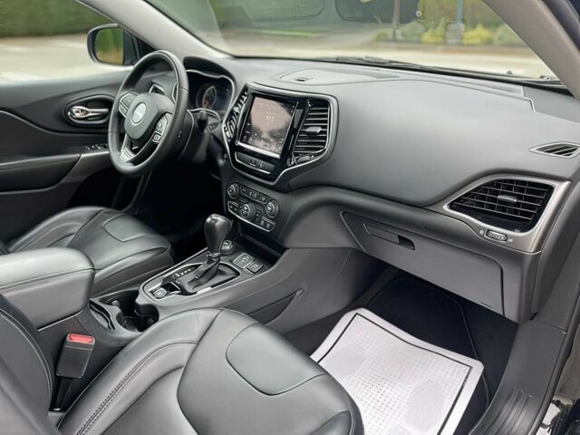 Черный Джип Чероки, объемом двигателя 2 л и пробегом 14 тыс. км за 12500 $, фото 10 на Automoto.ua