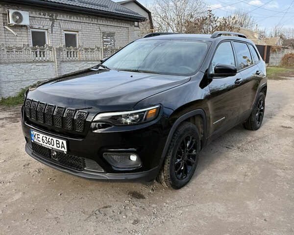 Чорний Джип Cherokee, об'ємом двигуна 3.24 л та пробігом 95 тис. км за 20500 $, фото 1 на Automoto.ua