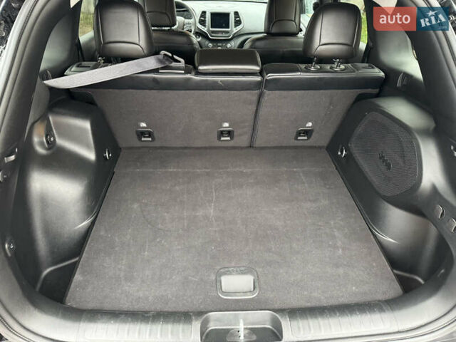 Черный Джип Чероки, объемом двигателя 2 л и пробегом 43 тыс. км за 19999 $, фото 19 на Automoto.ua