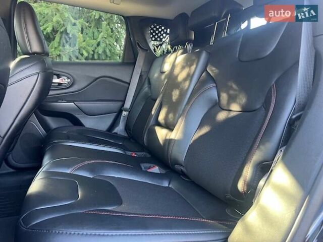 Чорний Джип Cherokee, об'ємом двигуна 1.99 л та пробігом 41 тис. км за 28000 $, фото 20 на Automoto.ua
