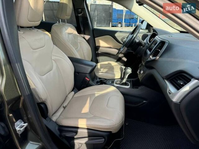 Коричневый Джип Чероки, объемом двигателя 3.24 л и пробегом 102 тыс. км за 18490 $, фото 10 на Automoto.ua