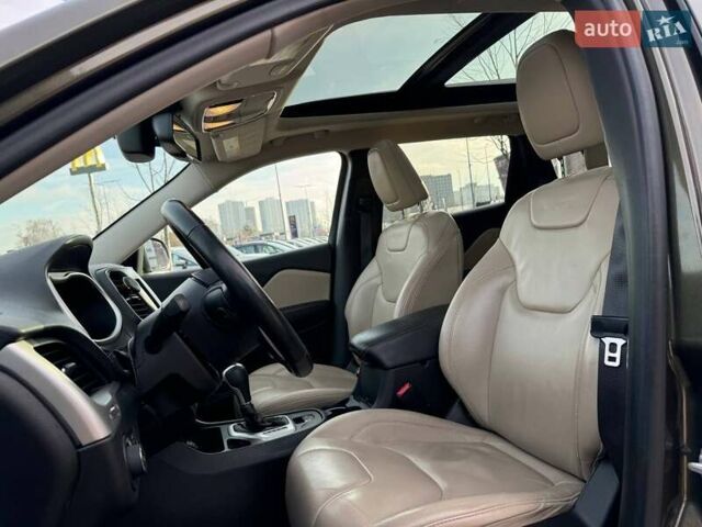 Коричневый Джип Чероки, объемом двигателя 3.24 л и пробегом 102 тыс. км за 18490 $, фото 23 на Automoto.ua