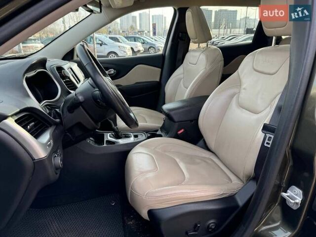 Коричневый Джип Чероки, объемом двигателя 3.24 л и пробегом 102 тыс. км за 18490 $, фото 7 на Automoto.ua