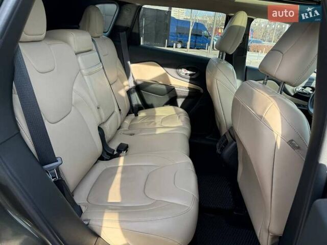 Коричневый Джип Чероки, объемом двигателя 3.24 л и пробегом 102 тыс. км за 18490 $, фото 9 на Automoto.ua