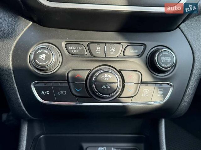 Коричневый Джип Чероки, объемом двигателя 3.24 л и пробегом 102 тыс. км за 18490 $, фото 21 на Automoto.ua