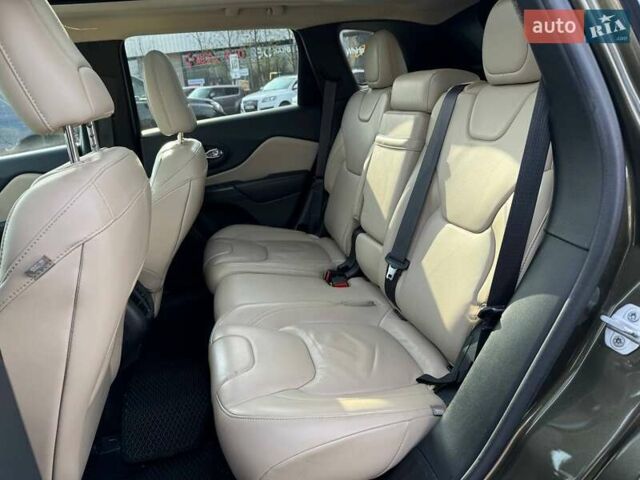 Коричневый Джип Чероки, объемом двигателя 3.24 л и пробегом 102 тыс. км за 18490 $, фото 8 на Automoto.ua