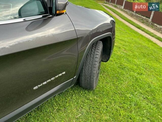 Коричневий Джип Cherokee, об'ємом двигуна 2.18 л та пробігом 182 тис. км за 17350 $, фото 47 на Automoto.ua