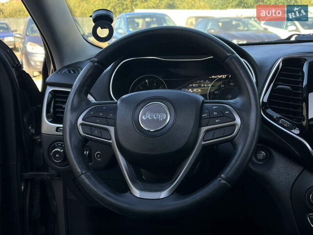 Джип Чероки 2018 в Харькове на Automoto.ua Коричневый Джип Чероки, объемом двигателя 3.24 л и пробегом 75 тыс. км за 20200 $, фото 16 на Automoto.ua