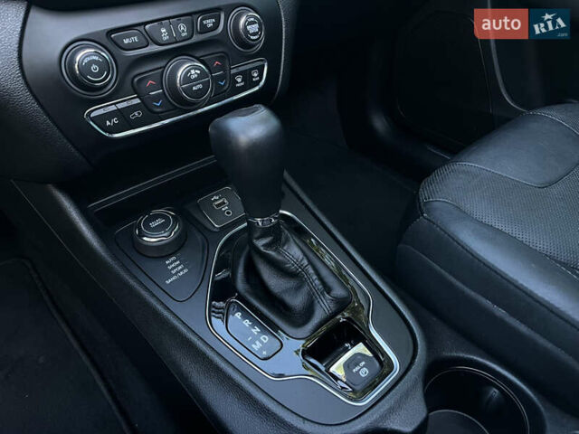 Джип Чероки 2018 в Харькове на Automoto.ua Коричневый Джип Чероки, объемом двигателя 3.24 л и пробегом 75 тыс. км за 20200 $, фото 26 на Automoto.ua