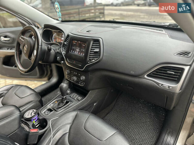 Коричневий Джип Cherokee, об'ємом двигуна 3.2 л та пробігом 87 тис. км за 16000 $, фото 1 на Automoto.ua