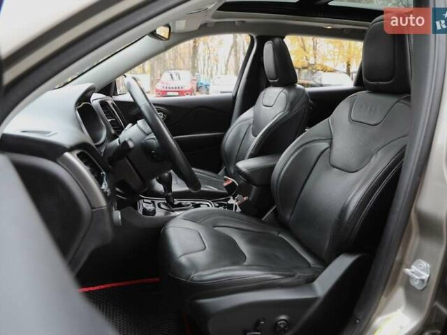 Коричневый Джип Чероки, объемом двигателя 3.24 л и пробегом 117 тыс. км за 18500 $, фото 7 на Automoto.ua