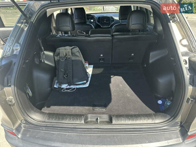 Коричневий Джип Cherokee, об'ємом двигуна 3.2 л та пробігом 87 тис. км за 16000 $, фото 13 на Automoto.ua