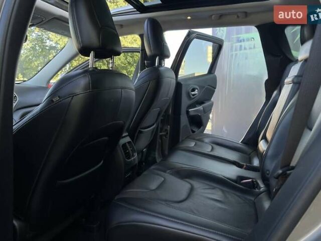 Коричневый Джип Чероки, объемом двигателя 3.24 л и пробегом 75 тыс. км за 18300 $, фото 10 на Automoto.ua