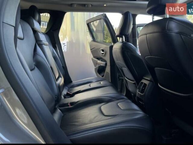 Коричневый Джип Чероки, объемом двигателя 3.24 л и пробегом 75 тыс. км за 18300 $, фото 7 на Automoto.ua