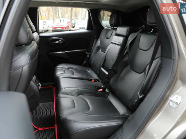 Коричневый Джип Чероки, объемом двигателя 3.24 л и пробегом 117 тыс. км за 18500 $, фото 8 на Automoto.ua